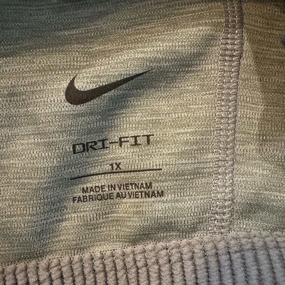 Nike Women’s Smoke Gray Heather Swoosh | 1X - Picture 4 of 4